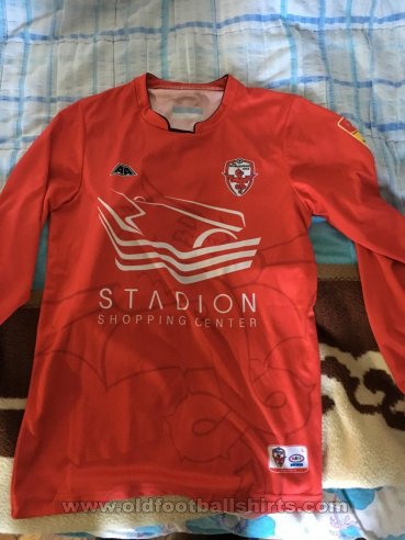 Voždovac Goalkeeper football shirt (unknown year)
