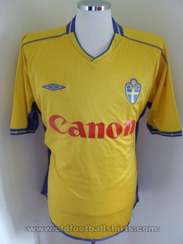 Sweden Home football shirt 2004