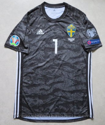 Sweden Goalkeeper football shirt 2019