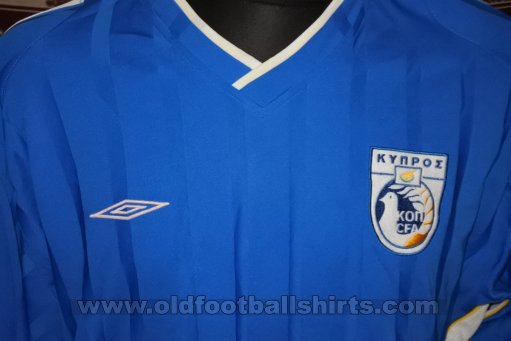 Cyprus Home Fußball-Trikots 2002 - 2004
