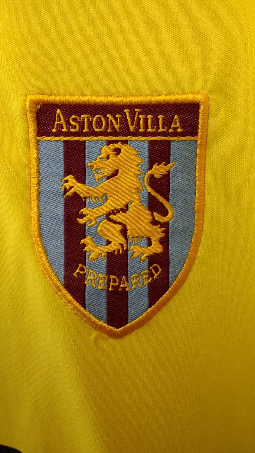 Maillots de football vintage devenus objets de collection