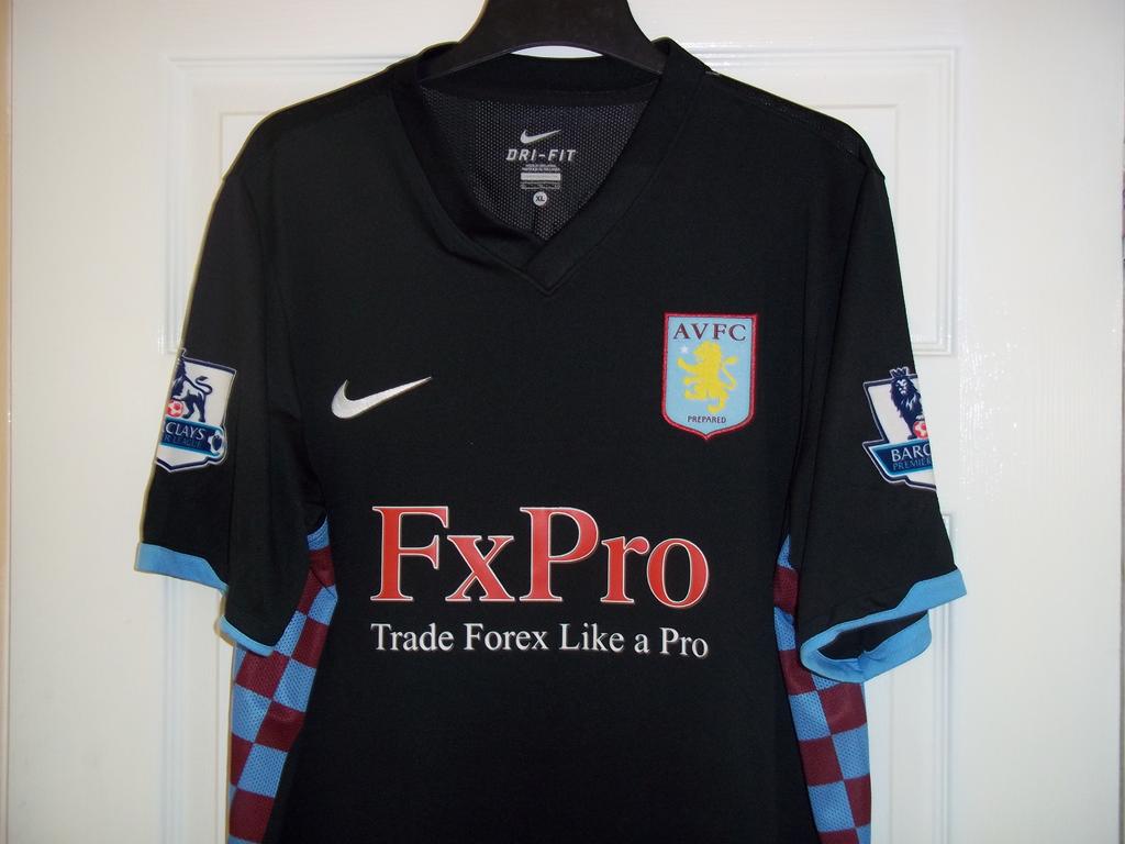 Personnaliser le maillot de Aston Villa FC 2019/20 avec Nom et Numéro