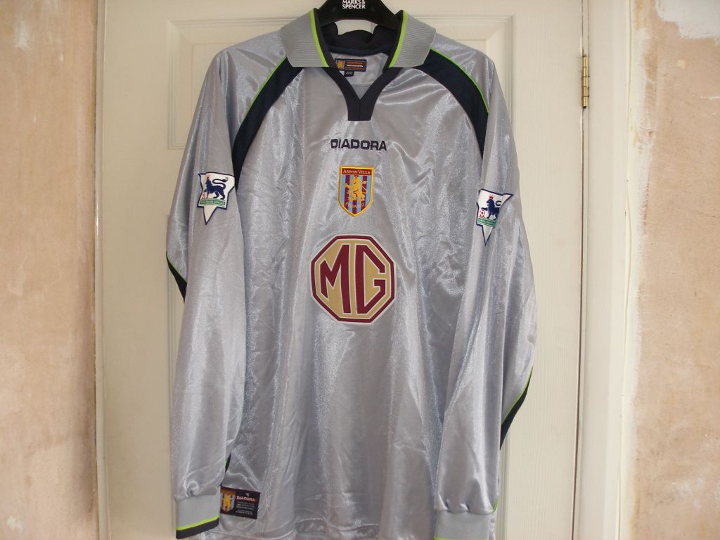 Maillot Away Aston Villa 2001/2002 - Diadora - Numéro 19 - Taille Jeunesse (YTHS) - Excellent état