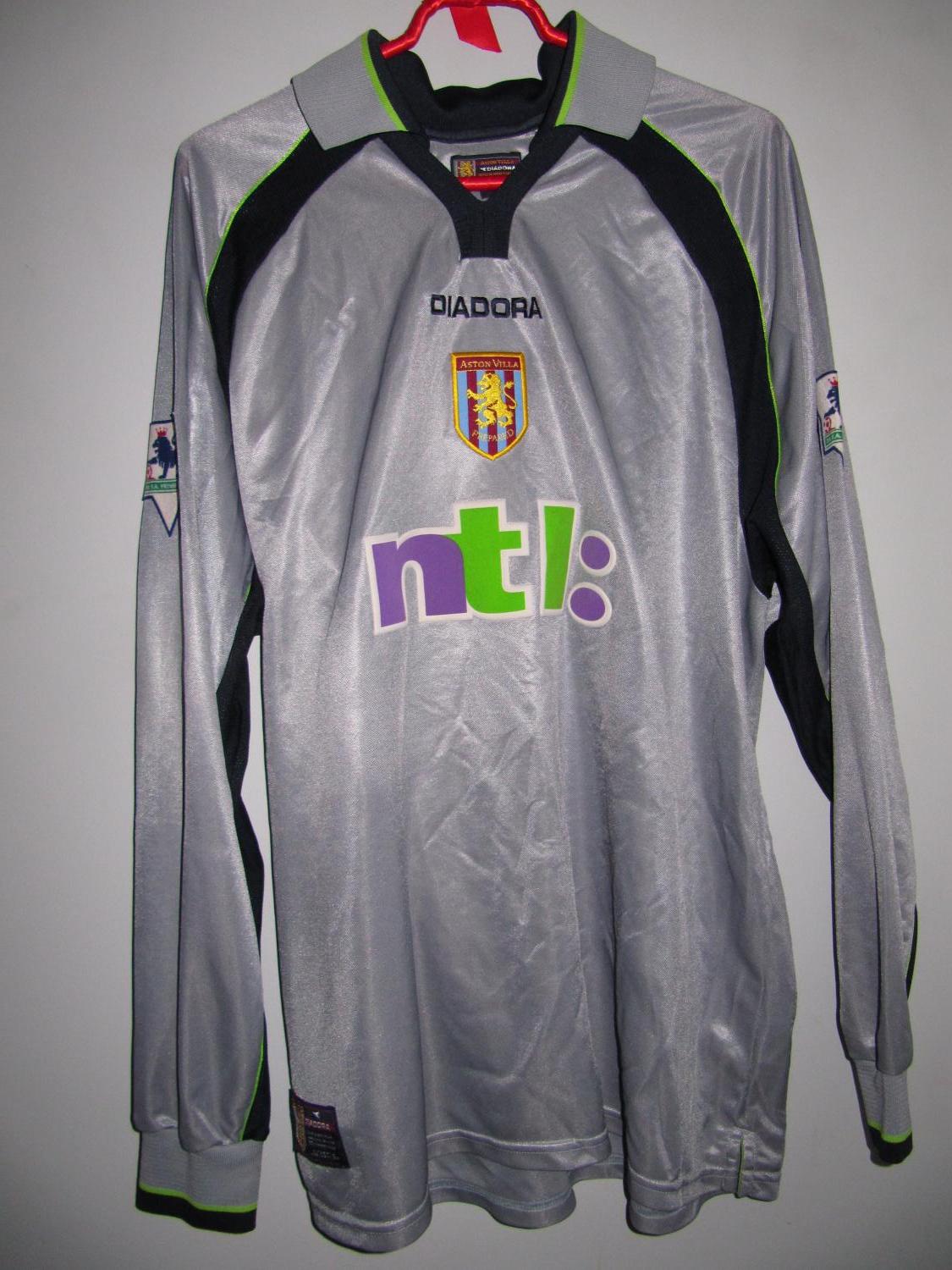 Maillot Aston Villa Away 2001/2002 Diadora – Taille Jeunes #19, Couleur Grise, Excellent état