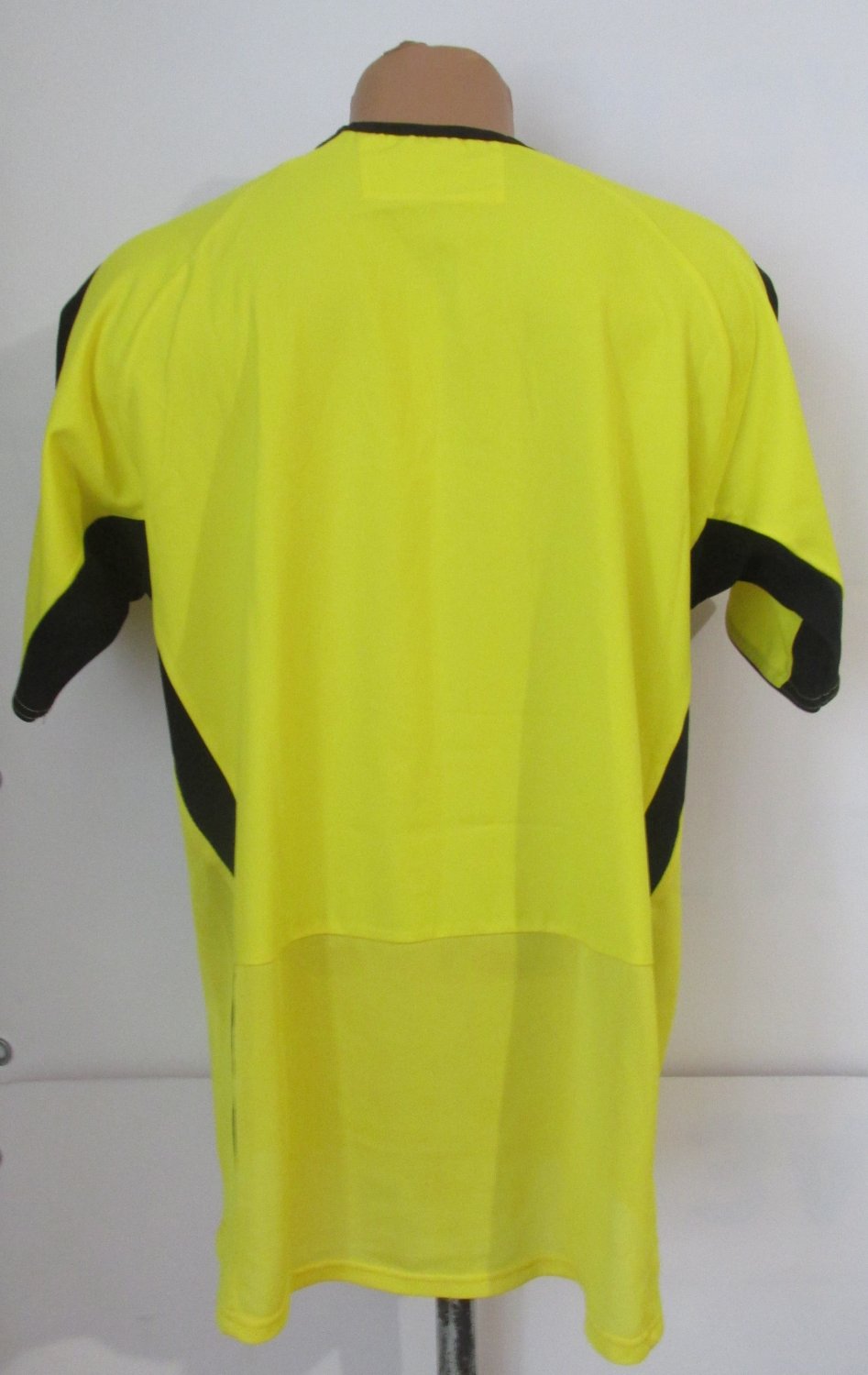 Fuite des maillots domicile, extérieur et troisième maillot d'Aston