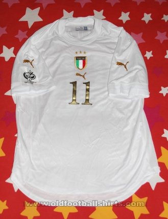 Italy Away football shirt 2004 - 2005
