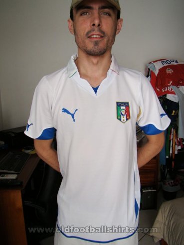 Italy Away football shirt 2010 - 2011