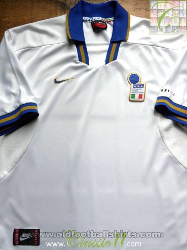 Italy Away football shirt 1996 - 1998