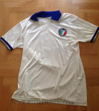 Italy Away football shirt 1990 - ?