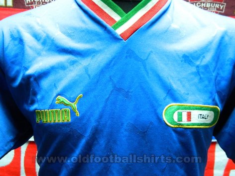 Italy Training/Leisure football shirt (unknown year)