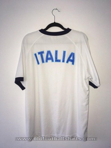Italy Training/Leisure football shirt 2002