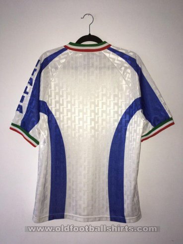 Italy Training/Leisure football shirt 1995 - 1996