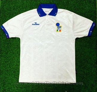 Italy Away football shirt 1993
