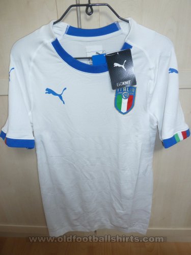 Italy Away football shirt 2018 - 2019