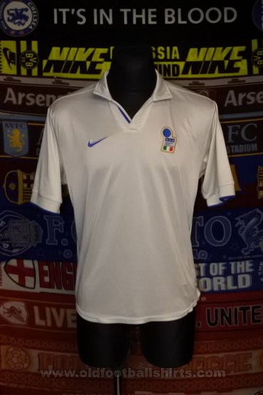 Italy Away football shirt 1998