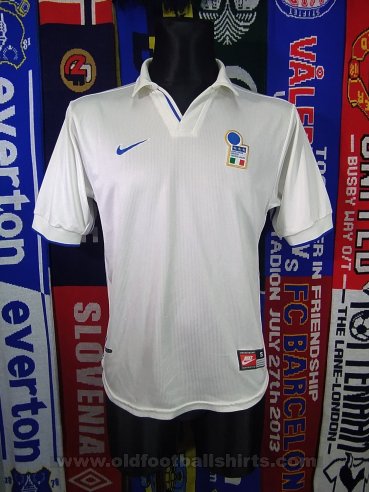 Italy Away football shirt 1997 - 1998