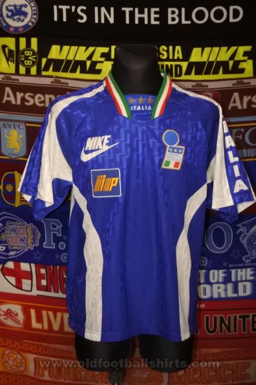 Italy Training/Leisure football shirt 1995 - 1996