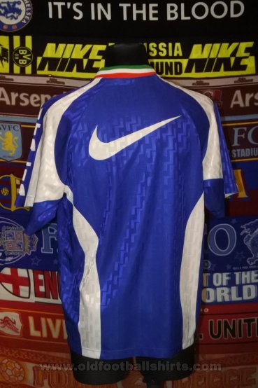 Italy Training/Leisure football shirt 1995 - 1996