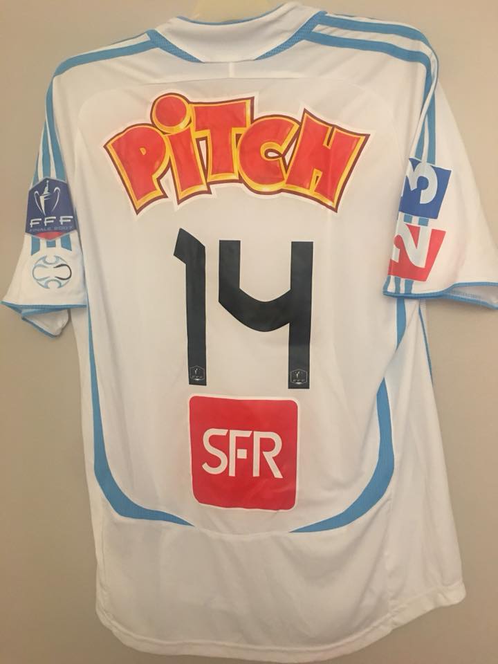 beIN - 🔵⚪️ A quel joueur vous fait penser ce maillot de l'Olympique de Marseille (saison 2006-2007