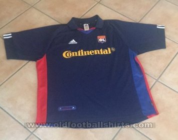 Olympique Lyonnais İdman / Serbest futbol forması 2001 - 2002