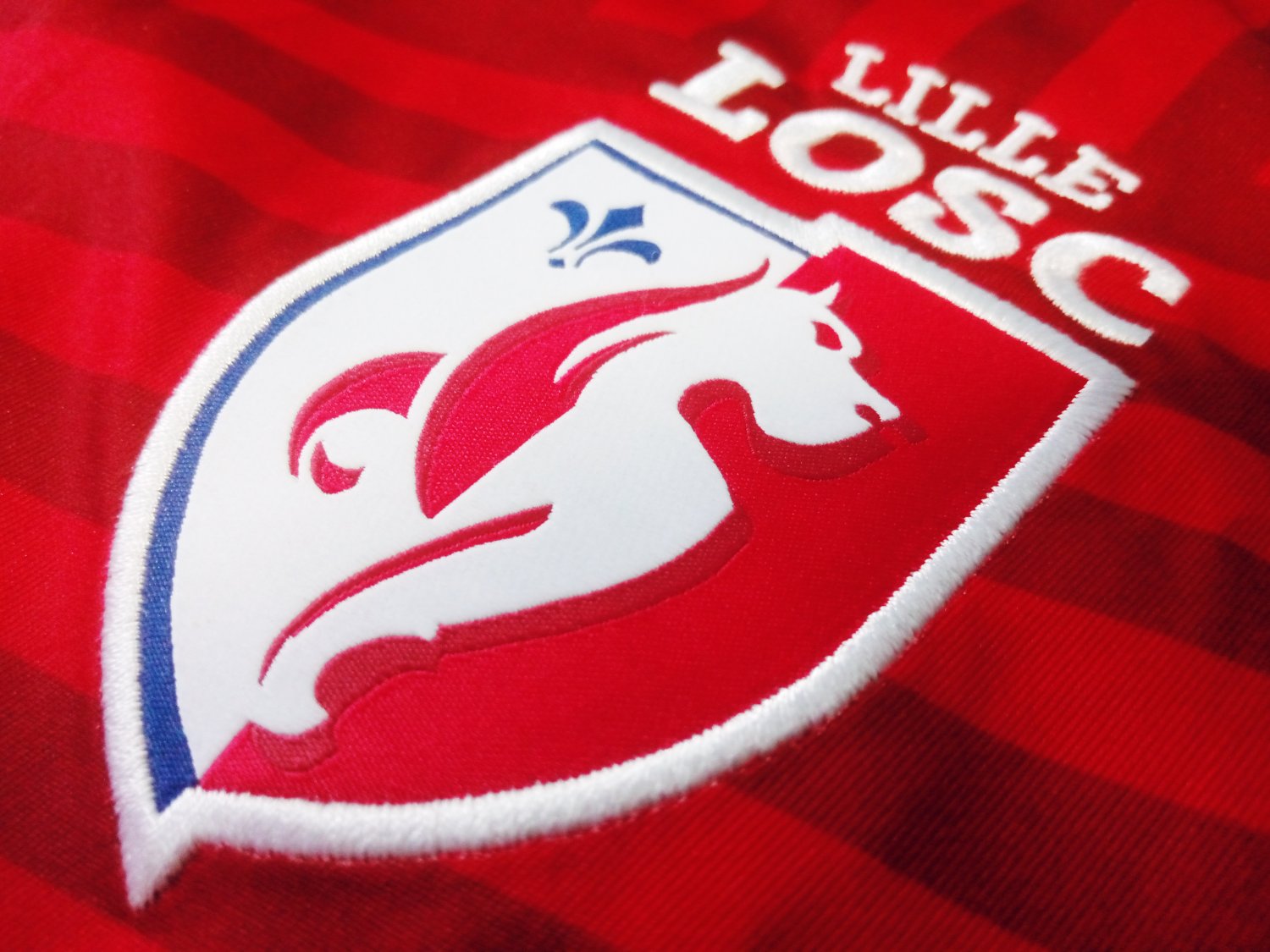 Tee-Shirt De Football Vintage De L'Équipe Lille LOSC Marque KIPTAS Taille S