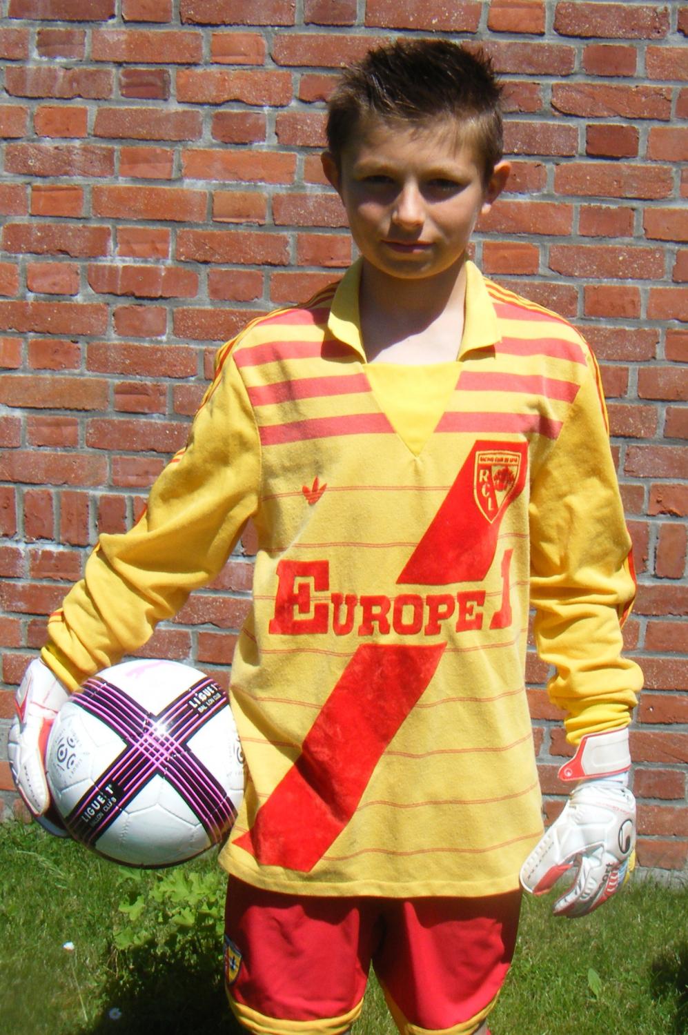 Lens Home football shirt 1976 1977.