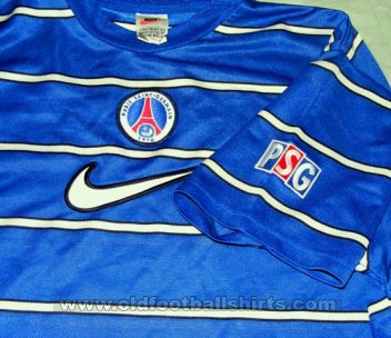 Paris Saint-Germain Training/Leisure football shirt 2001 - 2002