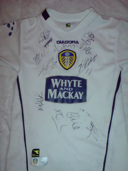 Exclusif : Le troisième maillot de Leeds United 25-26 sera noir - Footy