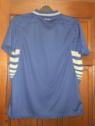 Leeds United Training/Leisure football shirt 2011 - ?