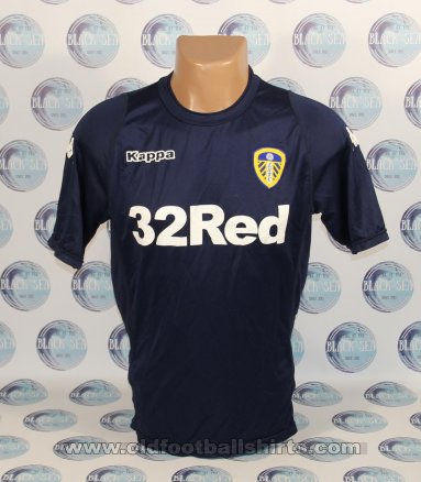 Leeds United Training/Leisure football shirt 2016 - 2017
