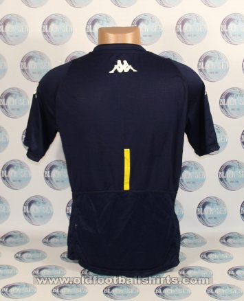 Leeds United Training/Leisure football shirt 2016 - 2017