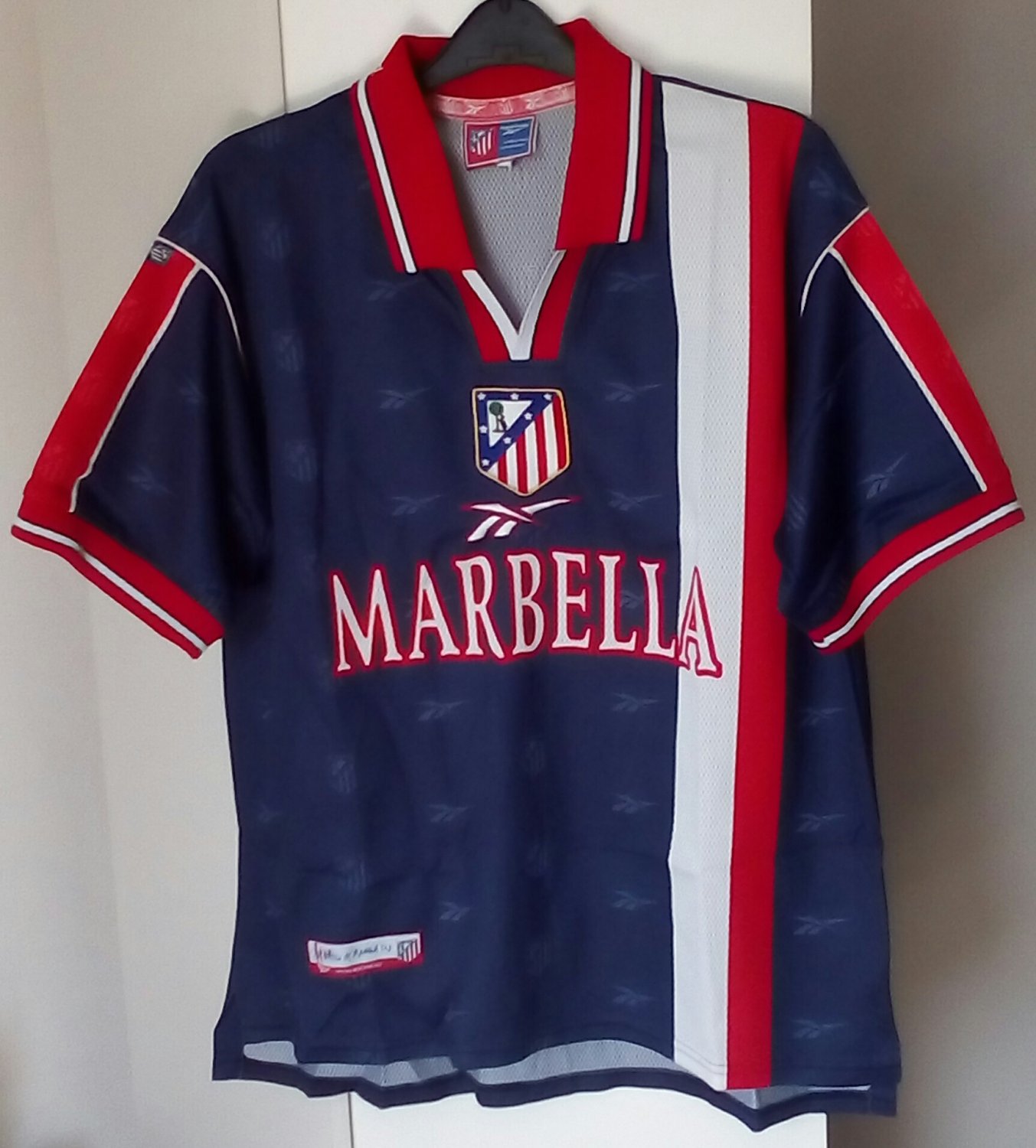 Meditativo Escuchando Leyes y regulaciones Atletico Madrid Visitante Camiseta de Fútbol 1999 - 2000. Sponsored by  Marbella