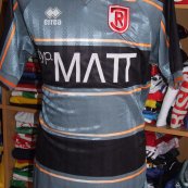 Away football shirt 2001 - 2003