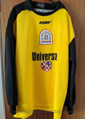 Luton Town Goalkeeper football shirt 1995 - 1997