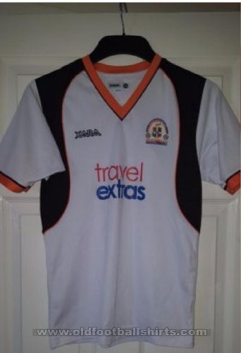 Luton Town Home football shirt 2003 - 2005