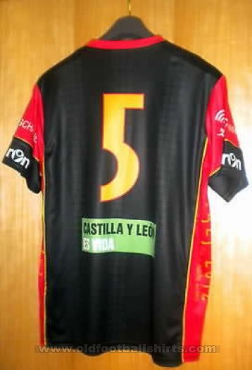 Mirandés Away football shirt 2011 - 2012