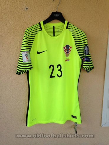 Croatia Goalkeeper football shirt 2016 - 2017