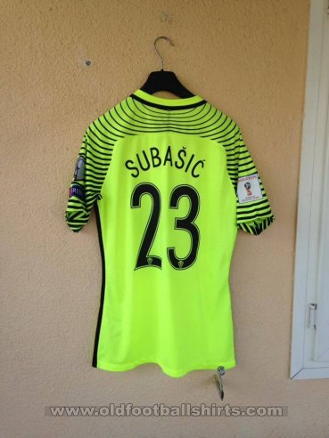 Croatia Goalkeeper football shirt 2016 - 2017