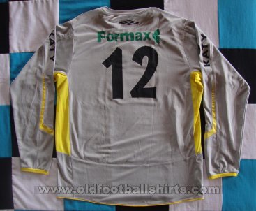 Clube 15 de Novembro Goalkeeper football shirt 2006 - 2008