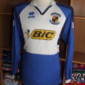 Away football shirt (unknown year)