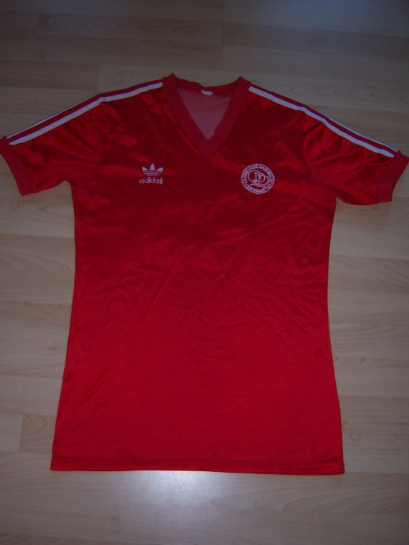 Queens Park Rangers Cup Shirt football shirt 1982. Sponsored by no sponsor