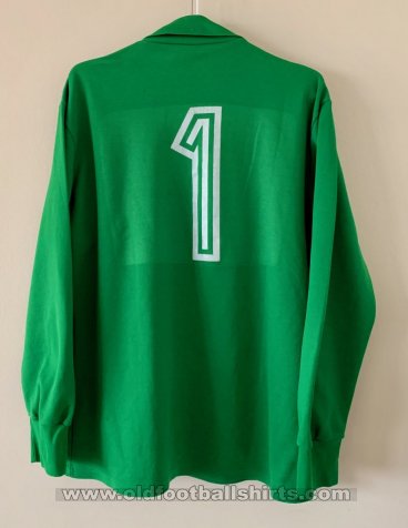 Queens Park Rangers Goalkeeper football shirt 1981 - 1982