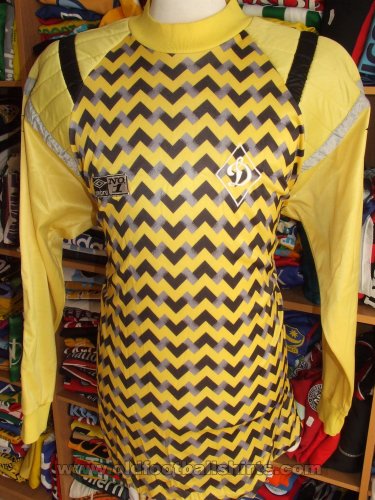 Dynamo Moscow Goalkeeper football shirt (unknown year)