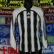 Home football shirt (unknown year)