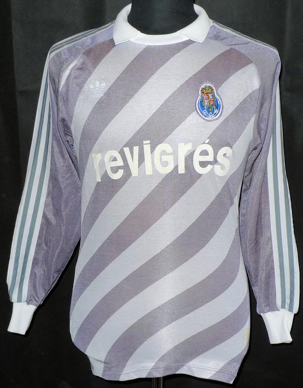 Maillots de foot vintage / rétro - The Football Market - Maillot de foot vintage FC Porto Revigres