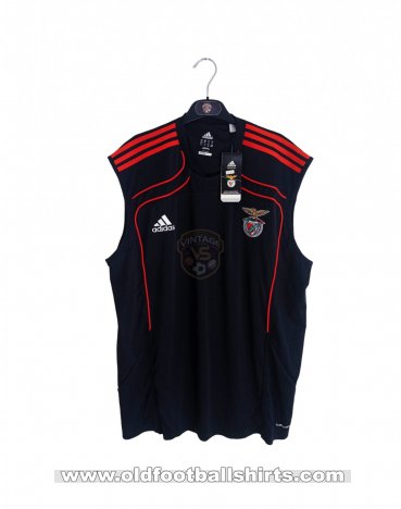 Benfica Training/Leisure football shirt 2010 - 2011