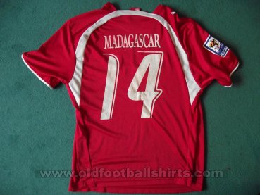 Madagascar Home camisa de futebol 2010 - 2011