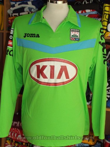 Leiria Goalkeeper football shirt 2010 - 2011