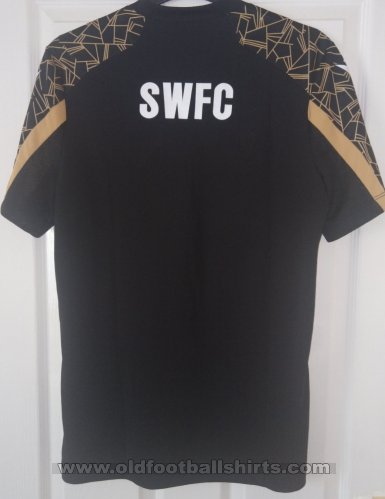 Sheffield Wednesday Training/Leisure football shirt 2021 - 2022