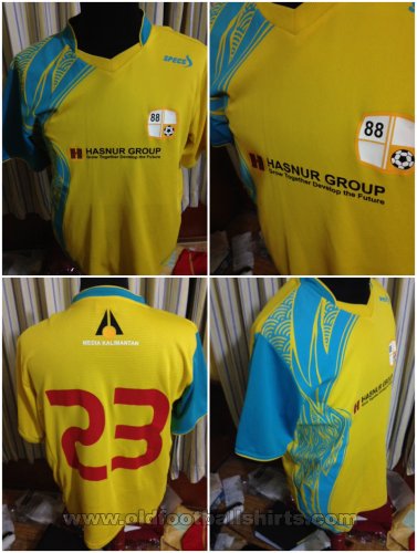 Barito Putera Home football shirt 2011 - 2012